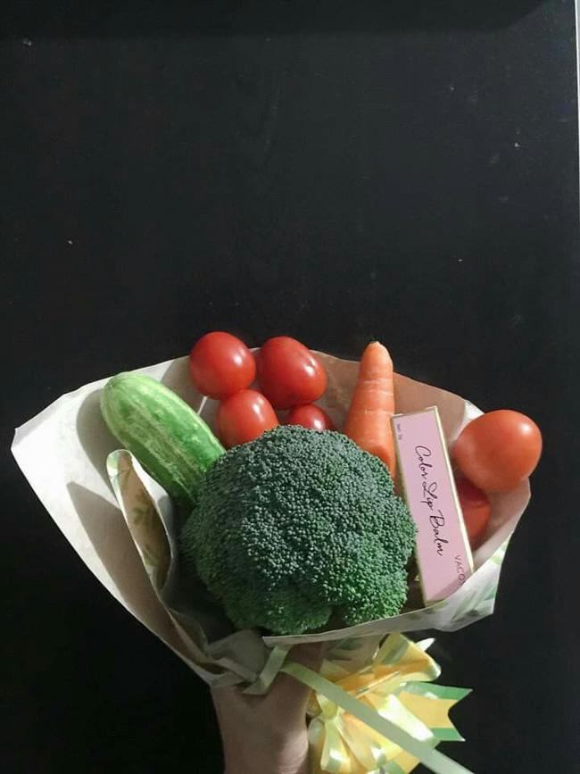 Chẳng phải sao hạng A, mẹ bỉm sữa vẫn chiếm spotlight với món quà tiền tỷ chồng soái ca tặng hậu 8/3-8