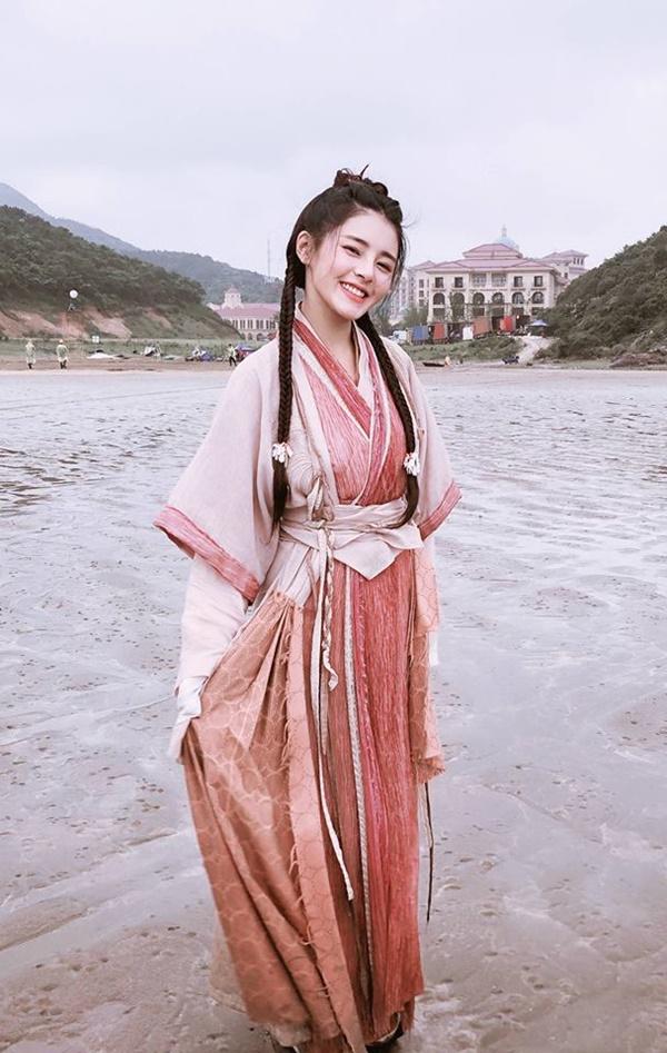 Tiểu Chiêu ngây thơ của Ỷ Thiên Đồ Long ký 2019 từng đóng cảnh hở bạo-2