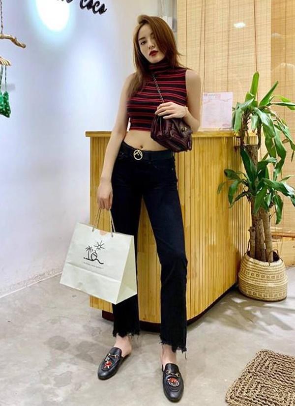 Khi các nàng Hậu Vbiz cùng diện croptop khoe eo, ai sẽ thắng giải phối đồ sành điệu nhất?-3