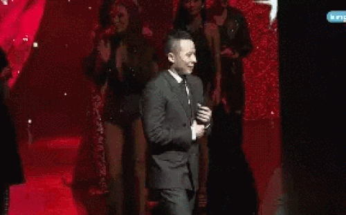 Vũ Khắc Tiệp vồ ếch khiến MC bật cười trong show nội y Đêm hội chân dài cuối cùng-3