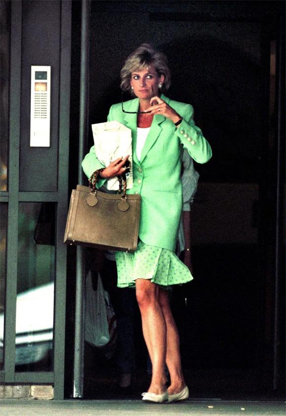 Tiết lộ mới gây sốc: Công nương Diana từng giấu người tình trong chăn để đưa vào cung điện-3