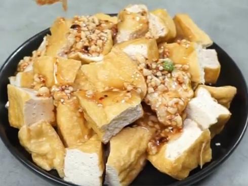 Cách làm món đậu phụ chấm sốt đậu phộng kiểu Thái cực đơn giản mà ngon ngất ngây