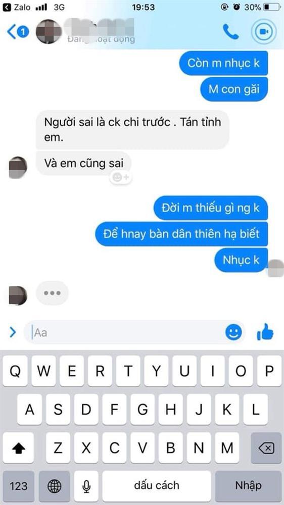 Đánh ghen kinh hoàng: Bắt gặp chồng trên giường với bồ nhí đúng ngày 8/3, vợ uất ức đánh bồ chảy máu mồm-3