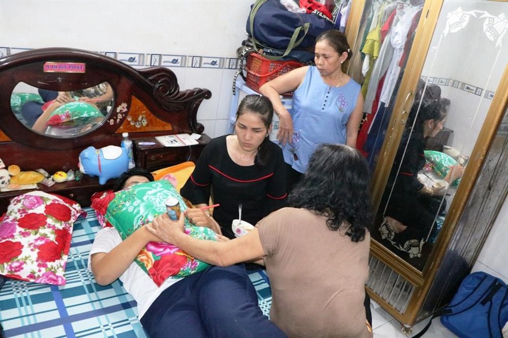 Nam sinh bị lấy nhầm ảnh minh họa trong vụ vào nhà nghỉ với cô giáo: Suy sụp, tiều tụy, không muốn đến trường-1