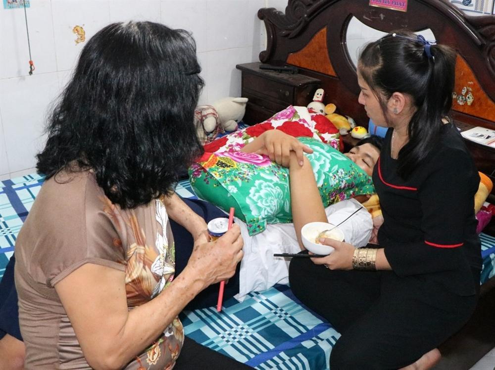 Nam sinh bị lấy nhầm ảnh minh họa trong vụ vào nhà nghỉ với cô giáo: Suy sụp, tiều tụy, không muốn đến trường-4