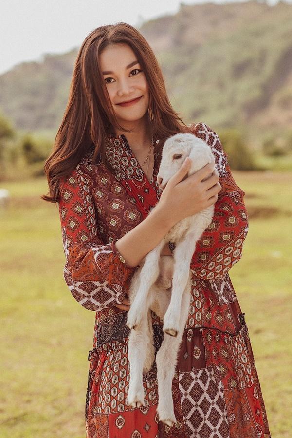 Thanh Hằng hóa quý cô trên thảo nguyên đẹp đến mức khiến Tăng Thanh Hà cũng phải xuýt xoa-2