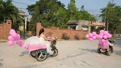 Đám cưới có 1 không 2: Cô dâu chú rể bước vào, cả hôn trường nức nở-4