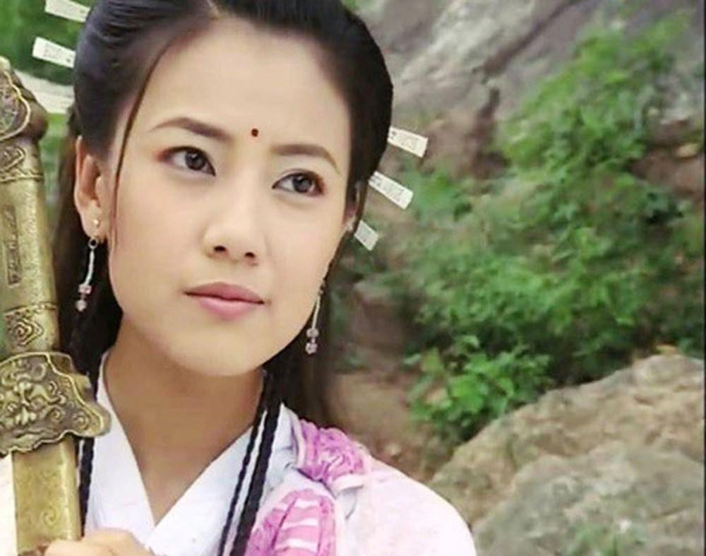 Mỹ nhân đẹp nhất Hoàn Châu cách cách từng bỏ lỡ vai diễn Chu Chỉ Nhược trong Ỷ Thiên Đồ Long Ký-1