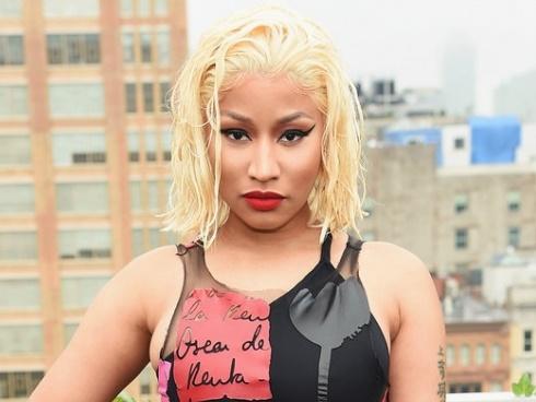 Hủy show ngay trước giờ diễn, Nicki Minaj bị fan chọc tức bằng cách hô vang tên của người này