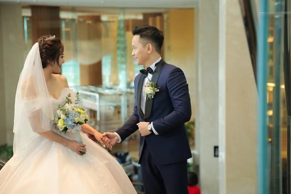 Dàn biên tập viên VTV3 cùng hội tụ chúc mừng đám cưới ngọt lịm của chàng MC ‘Cà phê Sáng’-8