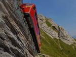 Tuyến đường sắt răng cưa dốc nhất thế giới hoạt động 130 năm ở Thụy Sĩ