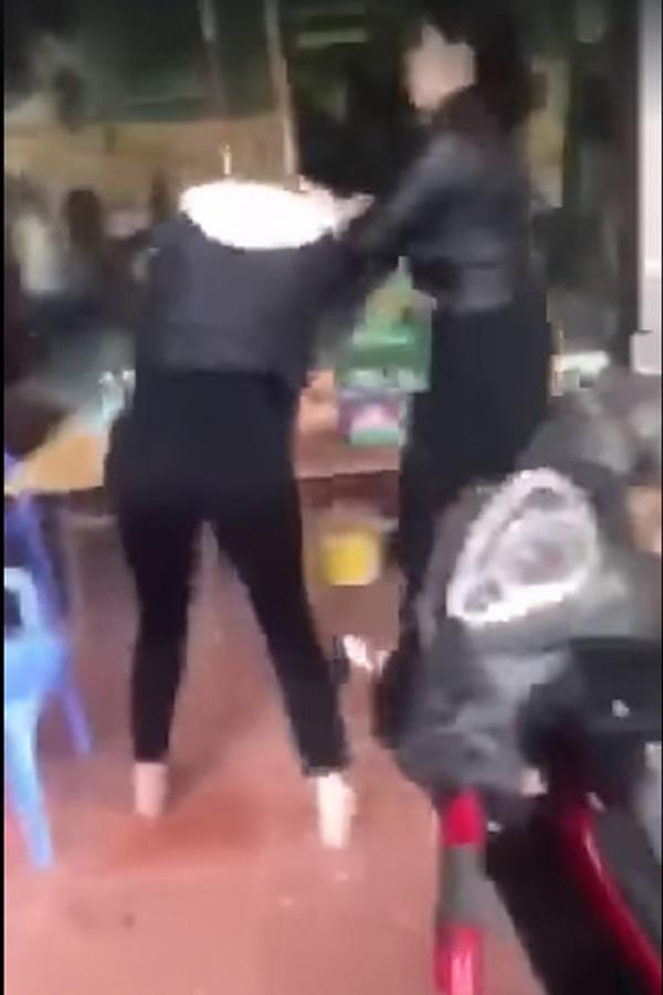 Bồ nhí nhắn tin đe dọa vợ, tìm đến nhà đánh ghen ngược-1