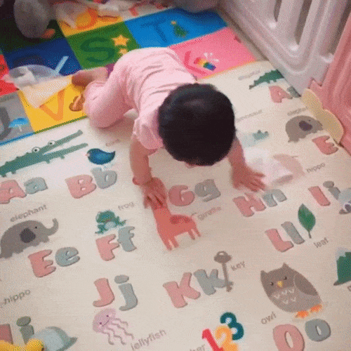 Ái nữ 1 tuổi nhà Đặng Thu Thảo bò tới bò lui lau nhà thoăn thoắt khiến ai xem cũng phải ngỡ ngàng-1