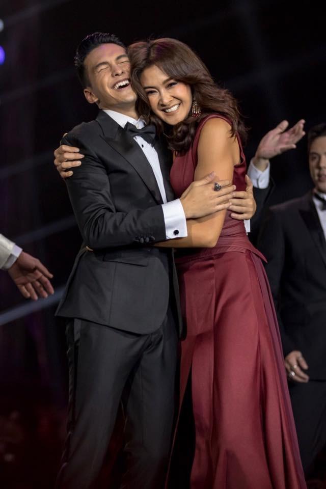 Danh tính không phải dạng vừa của nam chính 6 múi trong MV Em đã thấy anh cùng người ấy made by Hương Giang Idol-7