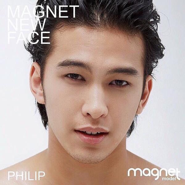 Danh tính không phải dạng vừa của nam chính 6 múi trong MV Em đã thấy anh cùng người ấy made by Hương Giang Idol-10