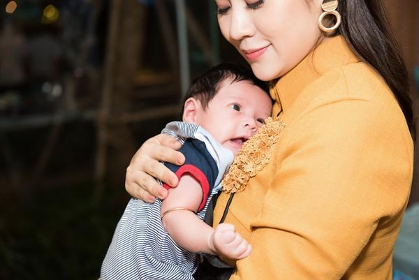 Con trai vừa tròn một tháng tuổi, Thanh Thúy thực hiện clip hành trình làm mẹ ai xem cũng rớm lệ-1