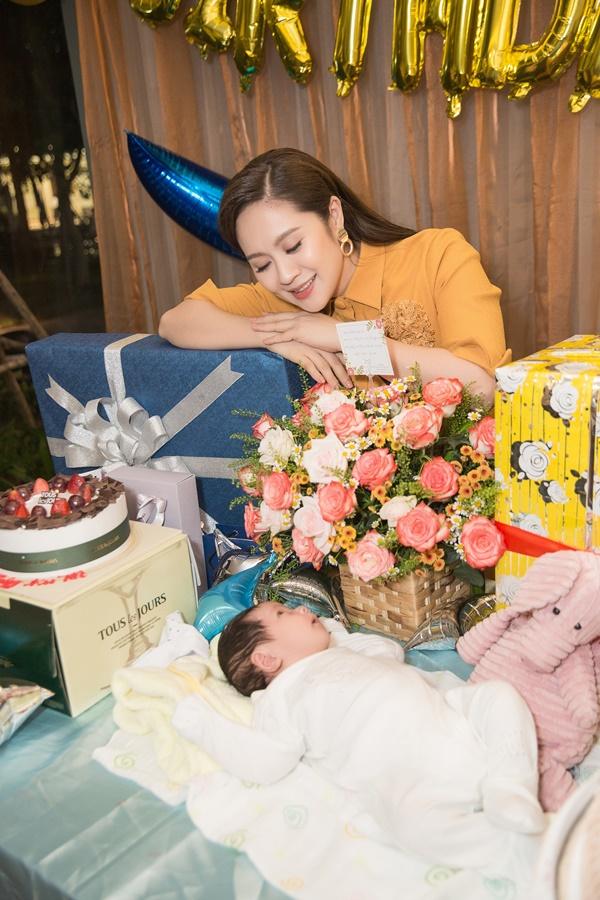 Con trai vừa tròn một tháng tuổi, Thanh Thúy thực hiện clip hành trình làm mẹ ai xem cũng rớm lệ-2