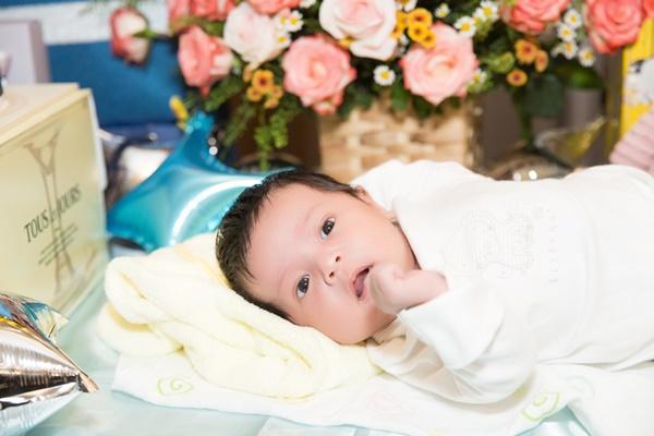 Con trai vừa tròn một tháng tuổi, Thanh Thúy thực hiện clip hành trình làm mẹ ai xem cũng rớm lệ-3