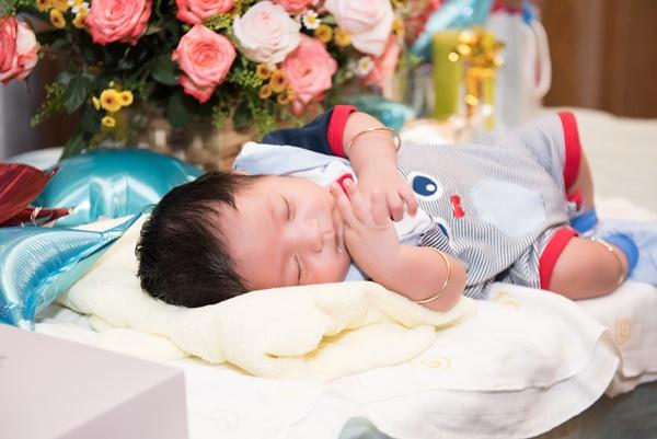 Con trai vừa tròn một tháng tuổi, Thanh Thúy thực hiện clip hành trình làm mẹ ai xem cũng rớm lệ-5