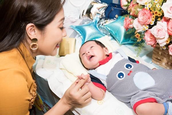 Con trai vừa tròn một tháng tuổi, Thanh Thúy thực hiện clip hành trình làm mẹ ai xem cũng rớm lệ-6