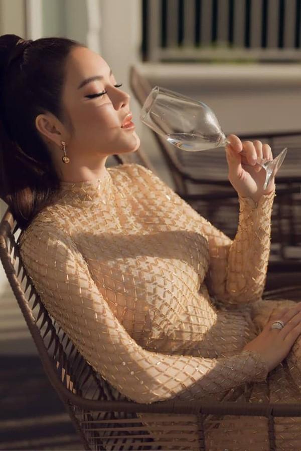 Lý Nhã Kỳ lộ cằm nọng và gương mặt có gì sai sai khi tham dự đám cưới xa hoa của tỷ phú Ấn Độ-3