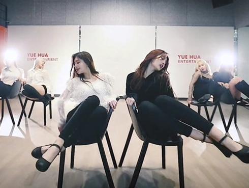 Nhóm nhạc nữ chưa ra mắt đã nổi như cồn vì nhảy đẹp, chân dài sexy