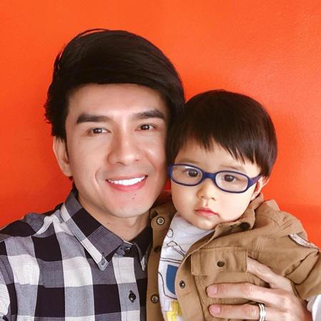 Rất ít gặp ba và đây là biểu cảm của con trai Đan Trường khi nghe mẹ nhắc đến ba-3