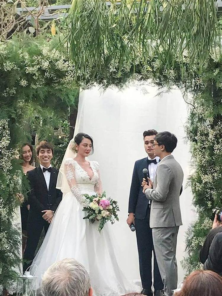 Cô bạn thân khoe thềm ngực sexy gây chú ý hơn Nhã Phương là ai?-2