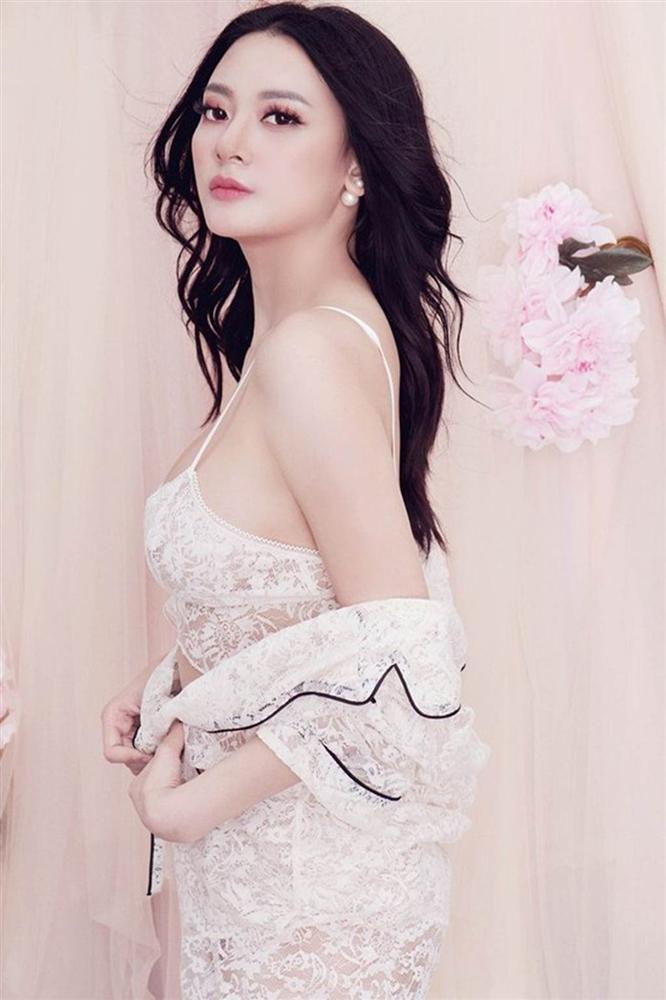 Cô bạn thân khoe thềm ngực sexy gây chú ý hơn Nhã Phương là ai?-8