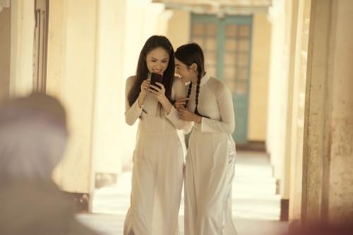 Đau ruột với màn catwalk fail chưa từng có của Hương Giang ở hậu trường MV Em đã thấy anh cùng người ấy-3