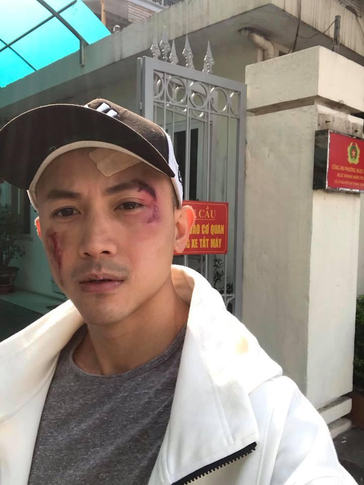 Phương Ly gây shock với khoảnh khắc nằm bất động trên nền nhà, xung quanh được boss bảo vệ-4