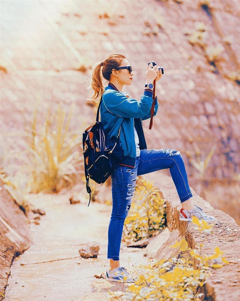STREET STYLE sao Việt: Hương Giang, Hà Hồ, Bích Phương, Mỹ Tâm, Soobin Hoàng Sơn và những công thức phối đồ jeans cực kỳ thú vị-3