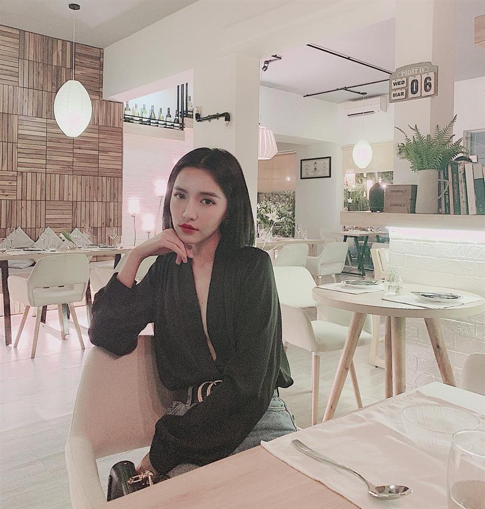 STREET STYLE sao Việt: Hương Giang, Hà Hồ, Bích Phương, Mỹ Tâm, Soobin Hoàng Sơn và những công thức phối đồ jeans cực kỳ thú vị-4