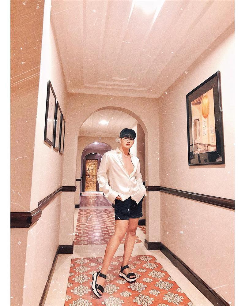 STREET STYLE sao Việt: Hương Giang, Hà Hồ, Bích Phương, Mỹ Tâm, Soobin Hoàng Sơn và những công thức phối đồ jeans cực kỳ thú vị-10