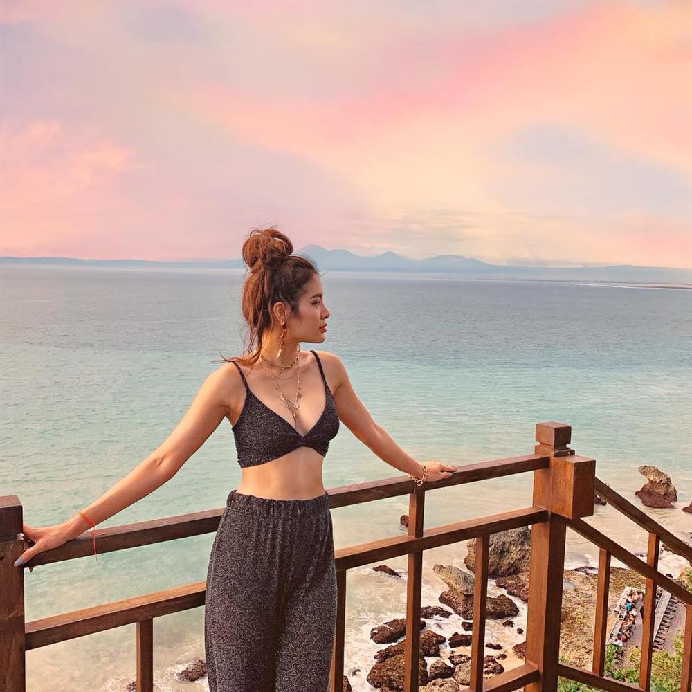 STREET STYLE sao Việt: Hương Giang, Hà Hồ, Bích Phương, Mỹ Tâm, Soobin Hoàng Sơn và những công thức phối đồ jeans cực kỳ thú vị-11