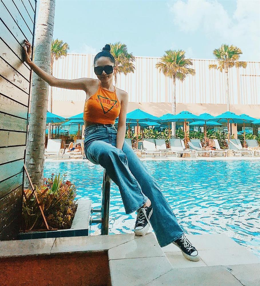 STREET STYLE sao Việt: Hương Giang, Hà Hồ, Bích Phương, Mỹ Tâm, Soobin Hoàng Sơn và những công thức phối đồ jeans cực kỳ thú vị-2