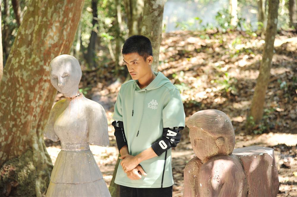 Vượt lên nỗi sợ ma, Mạc Văn Khoa trổ tài đọc rap giữa nghĩa địa-3