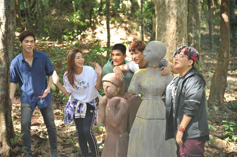 Vượt lên nỗi sợ ma, Mạc Văn Khoa trổ tài đọc rap giữa nghĩa địa-2