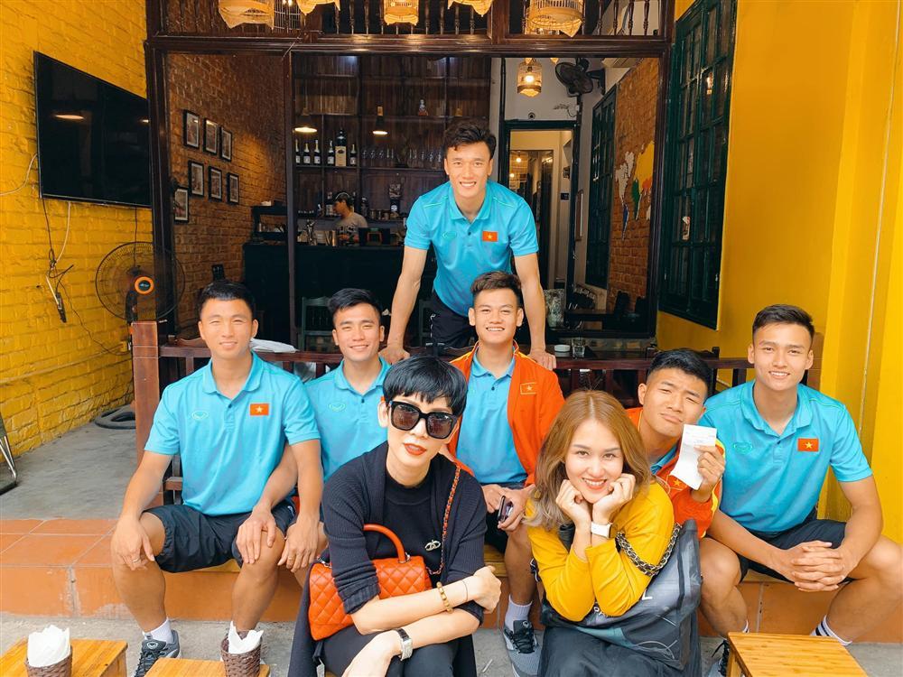 Lê Âu Ngân Anh rút kinh nghiệm sau 1 năm đau thương vì nhan sắc bị chê tơi tả-11