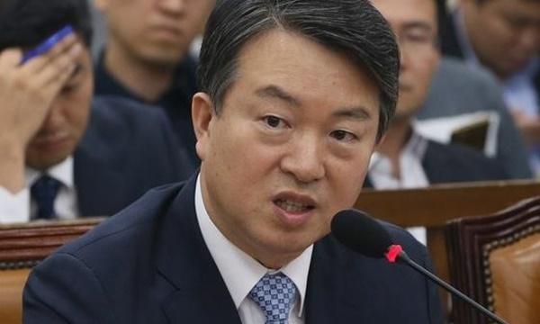 Cựu giám đốc cảnh sát Hàn Quốc bao che Seungri và nhóm bạn đồi trụy?-3