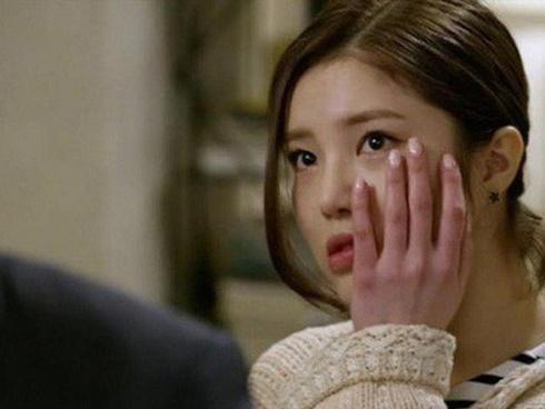 Cô gái bị người yêu chửi mắng, tát sấp mặt chỉ vì không ăn được hải sản