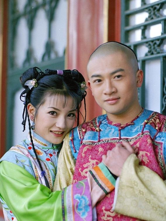 Triệu Vy và Tô Hữu Bằng làm lại Hoàn Châu Cách Cách: Hứa Khải vai Ngũ A Ca, Lâm Tâm Như đóng mẹ Hạ Tử Vy-1