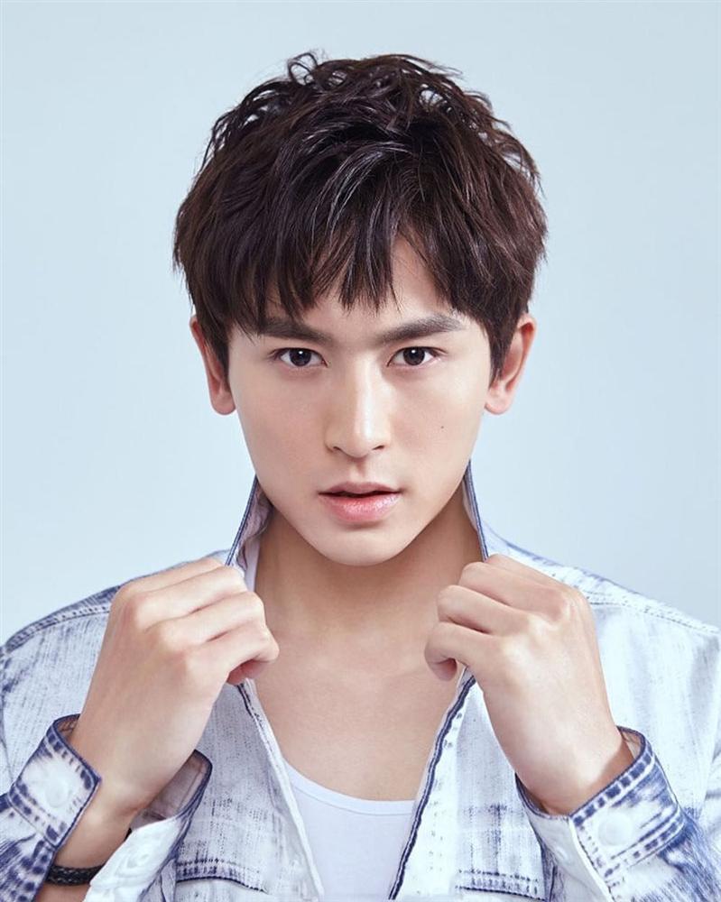 Triệu Vy và Tô Hữu Bằng làm lại Hoàn Châu Cách Cách: Hứa Khải vai Ngũ A Ca, Lâm Tâm Như đóng mẹ Hạ Tử Vy-5