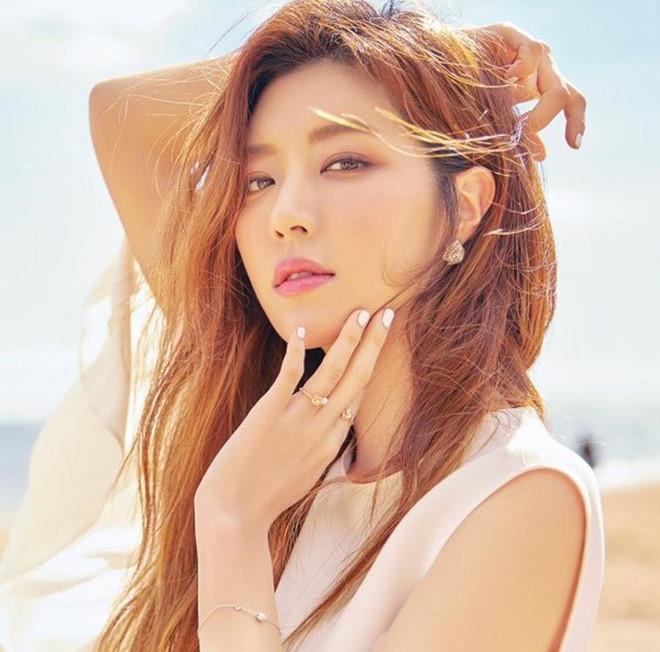 Người đẹp Hàn có cả chồng và bạn trai cũ từng dính vào án mại dâm-12