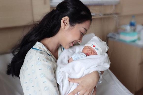Lâu lắm mới chụp hình, em gái Nhã Phương khiến dân mạng bất ngờ với vẻ đẹp sau sinh-6