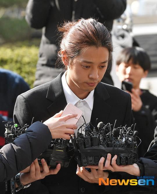 Jung Joon Young cúi đầu xin lỗi, tiết lộ hơn 200.000 tin nhắn bí mật liên quan đến sex lưu trữ trong điện thoại-6