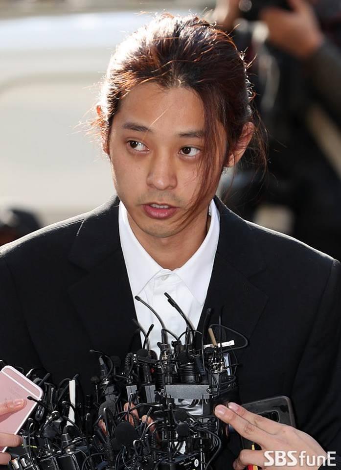 Jung Joon Young cúi đầu xin lỗi, tiết lộ hơn 200.000 tin nhắn bí mật liên quan đến sex lưu trữ trong điện thoại-7