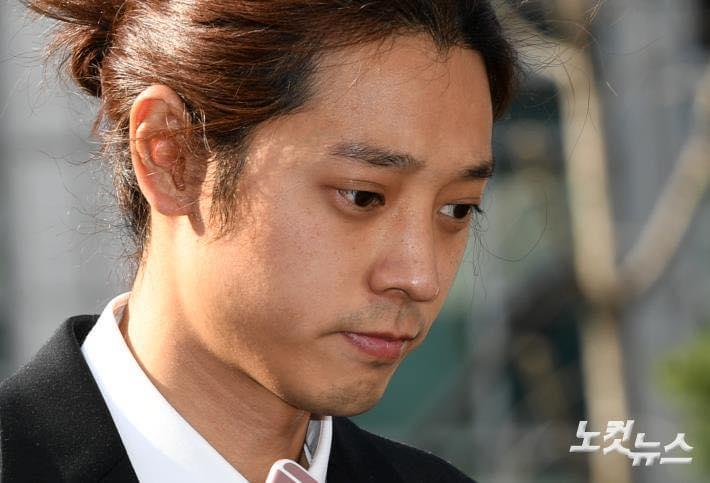 Jung Joon Young cúi đầu xin lỗi, tiết lộ hơn 200.000 tin nhắn bí mật liên quan đến sex lưu trữ trong điện thoại-8