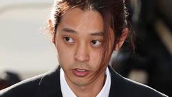 Jung Joon Young cúi đầu xin lỗi, tiết lộ hơn 200.000 tin nhắn bí mật liên quan đến sex lưu trữ trong điện thoại