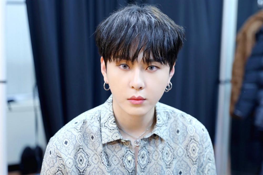 Thêm một nam idol Hàn tuyên bố rời nhóm sau khi thừa nhận từng xem clip sex trong máy Jung Joon Young-2